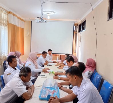 Rapat Intern Sekretariat BPPKAD Dalam Rangka Evaluasi Kinerja