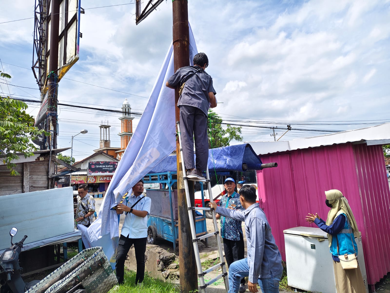 Gandeng PLN, Pemkab Rembang Pasang Banner Imbauan Bayar Listrik Tepat Waktu di Beberapa Titik Strategis