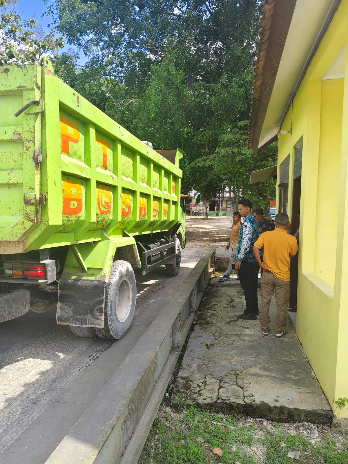 BPPKAD Kabupaten Rembang Bersama Tim Dindagkop UKM Laksanakan Terra Ulang Jembatan Timbang Pos Pantau Mineral Bukan Logam dan Batuan